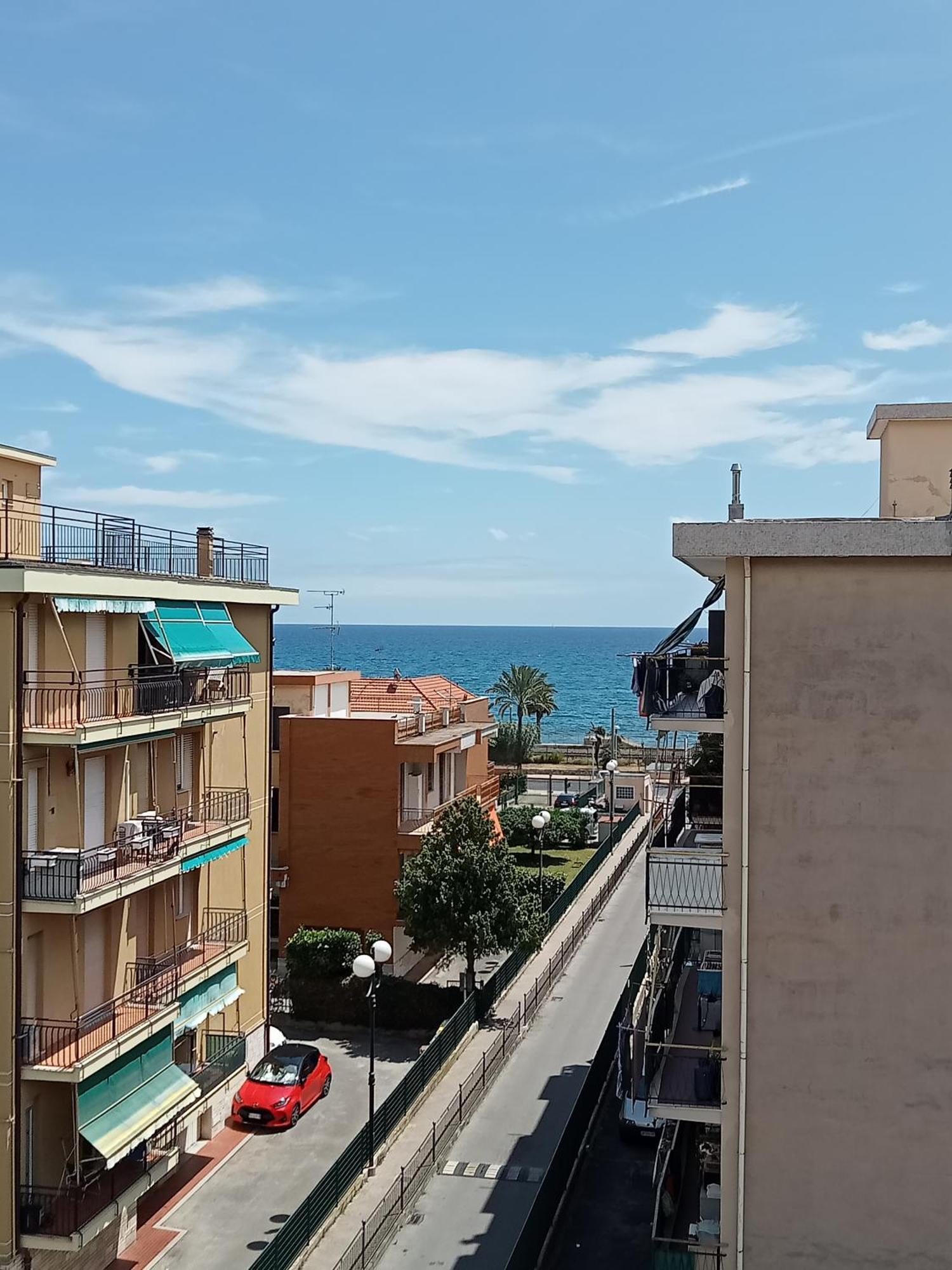 Vista Mare A 150 Mt Dalla Spiaggia - Free Parking E Ac Pietra Ligure Exterior foto